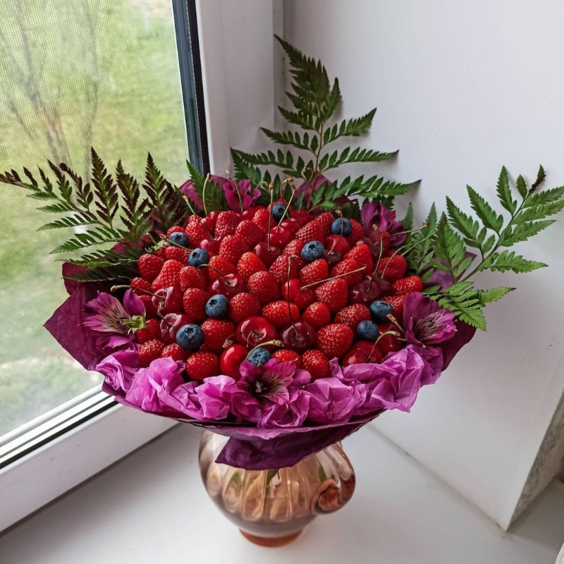 Букет из клубники 26. Клубника с голубикой Букет из клубники 26. Клубника с голубикой